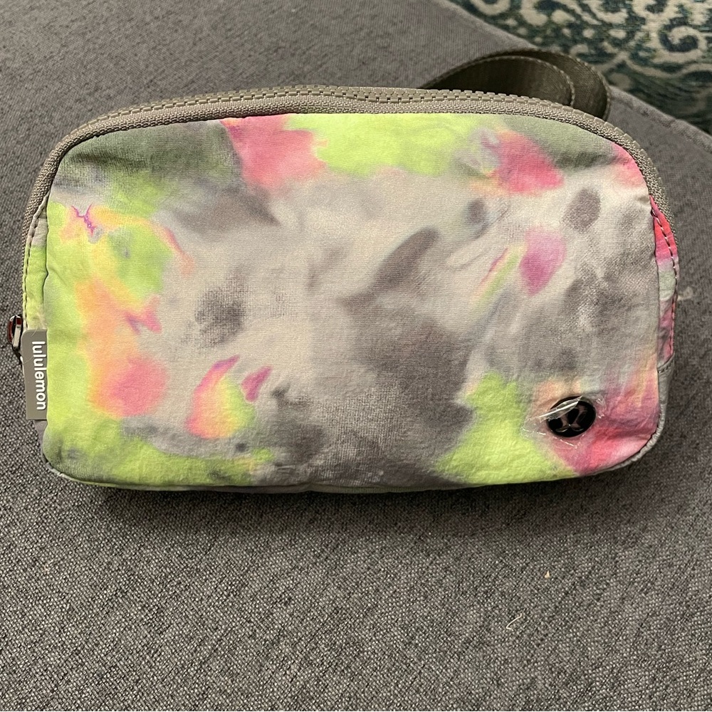 RARE Lululemon - Everywhere 1 Liter Belt Bag Hyper Dye Multi/Rover - NWT - Picture 10 of 12